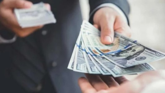 Bloquean cuentas bancarias para evitar maniobras de compra de dólares