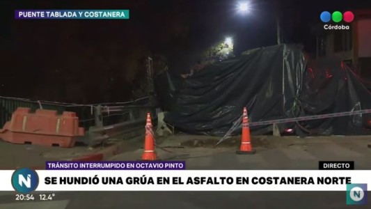 Costanera Norte: se hundió una grúa en el asfalto