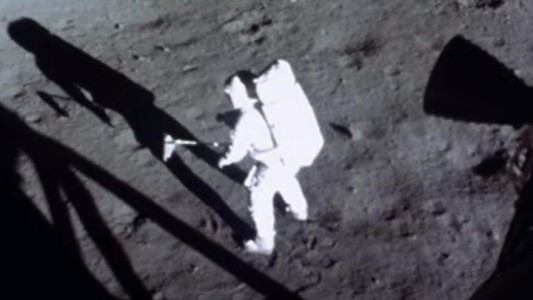 Increíble resultado de las imágenes restauradas de la llegada a la Luna