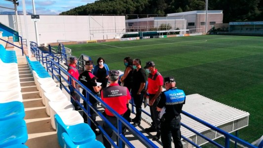Convocaron a un partido de fútbol entre "infectados vs. negativos" de coronavirus