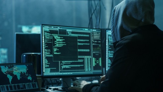 EE.UU. acusa a dos hackers chinos de robar información sobre vacuna contra el coronavirus