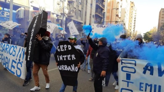 El Gobierno provincial admitió una “decisión sanitaria” en la paralización del transporte interurbano