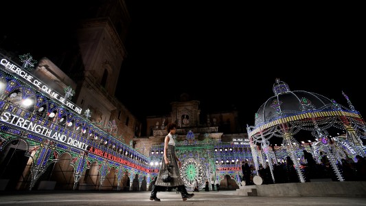 La casa Dior presentó su primer desfile después de la pandemia en Italia