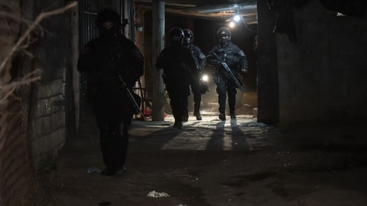 La policía dispersó una reunión social con 30 asistentes