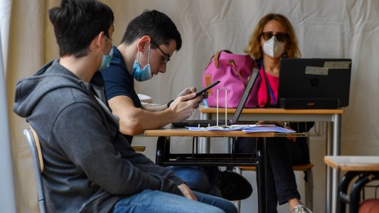 Italia aplica multas de 1.000 euros para quienes no usen barbijos