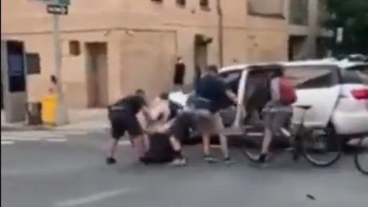 Violenta detención de una manifestante trans de 18 años en Nueva York