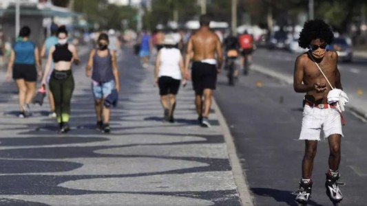 A pesar del récord de muertes por Covid-19, Brasil flexibiliza el ingreso de ciudadanos extranjeros