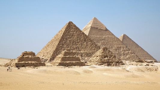 Elon Musk aseguró que los extraterrestres construyeron las pirámides y Egipto salió a negarlo