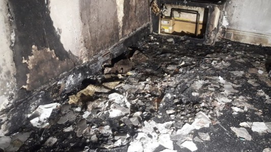 Quiso perdirle matrimonio a su novia y quemó sin querer el departamento