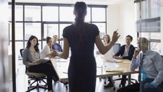 El Gobierno obliga a sumar mujeres a los directorios de las empresas