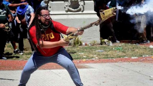 Prisión domiciliaria para el militante de izquierda que disparó un mortero casero