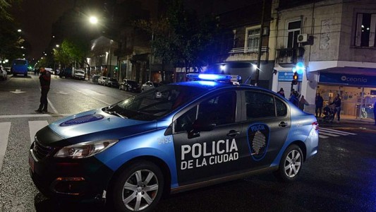 Policía terminó su turno y salió a robar cerca de la comisaría