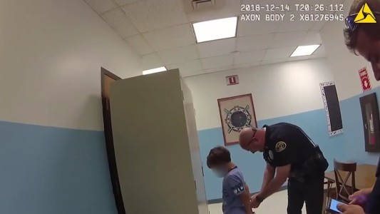 Video: así fue la indignante detención de un nene de 8 años en una escuela