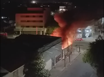 VIDEO Y FOTOS: Explosión e incendio en un baldío de barrio Cofico