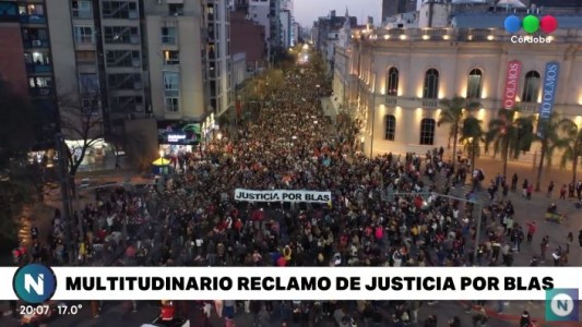 Multitudinaria marcha exigiendo justicia por el crimen de Blas