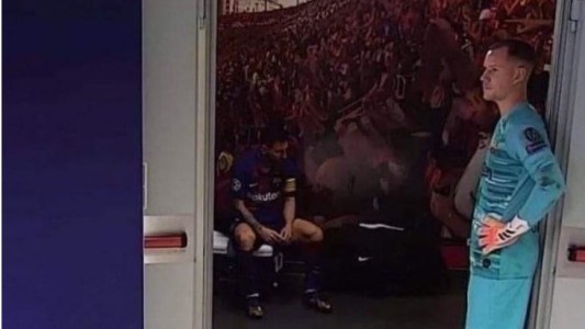 La foto de Messi abatido en el vestuario del Barcelona tras la peor derrota de su carrera