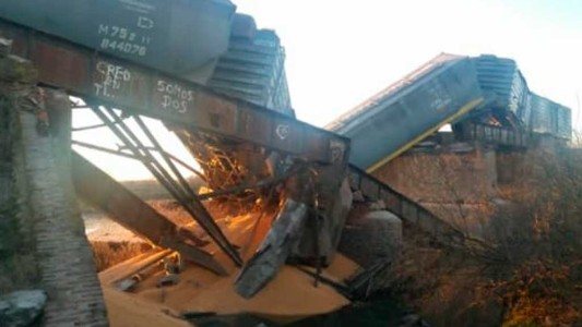 Mientras pasaba el tren, se derrumbó un puente en el sur de Santa Fe
