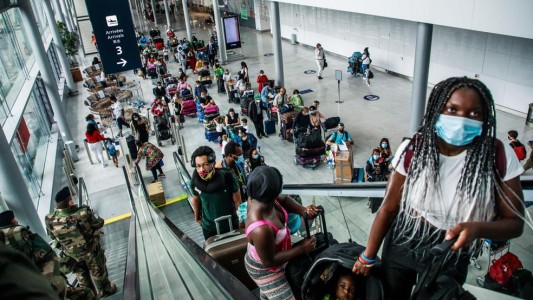 En Francia exigirán test PCR a los argentinos que quieran ingresar