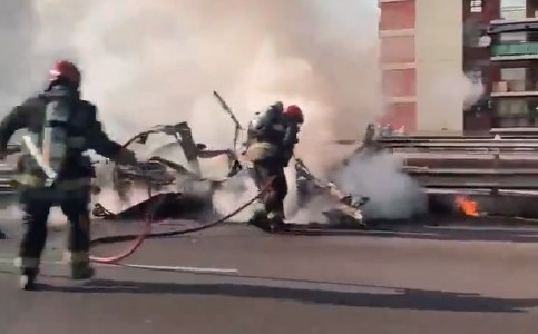 VIDEO: así explotó un auto en plena General Paz