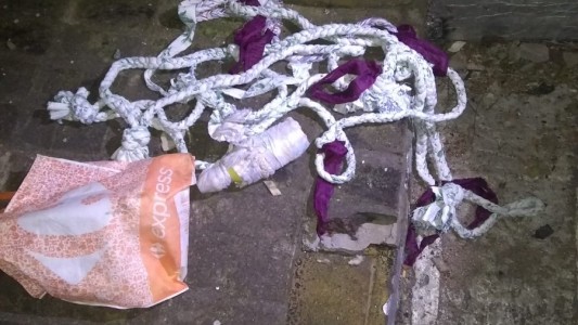 Un preso intentó escaparse por los techos de una cárcel y dejó un maniquí en su cama