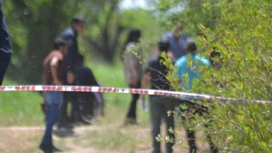 Violaron a una nena cuando salió a buscar leña: el abusador está prófugo