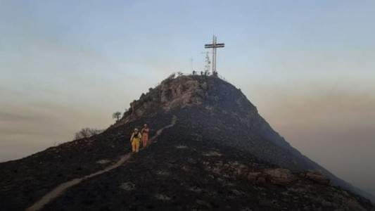 Investigan si fue intencional el fuego iniciado en el cerro Pan de Azúcar
