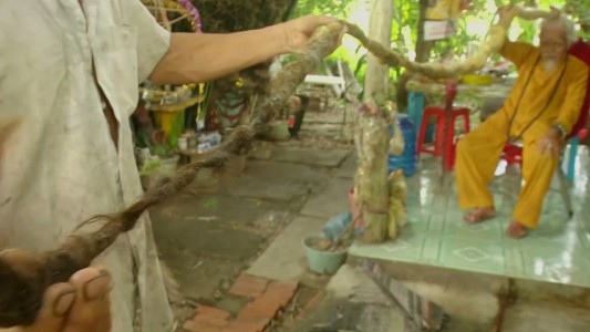 Una trenza de 5 metros de largo por un mandato divino