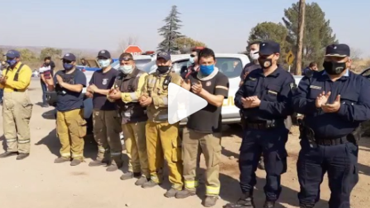 VIDEO: bocinazos, sirenas y aplausos para los bomberos que combaten los incendios en Córdoba