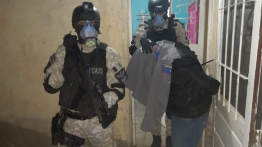 Con artículos de limpieza ocultaban un negocio sucio: una pareja detenida por vender droga