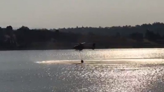 VIDEO: Conocé el helicóptero "bambi-bucket", el mejor aliado de los bomberos cordobeses