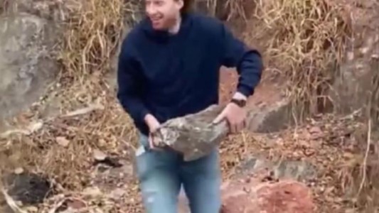 Viral indignante: un jóven arrojó una piedra al embudo del San Roque