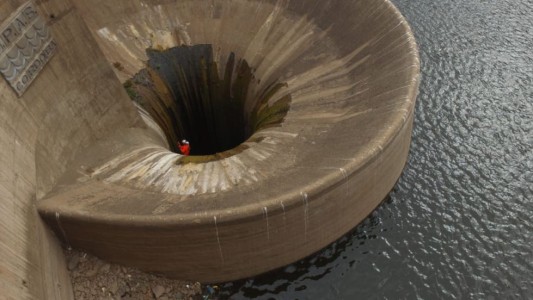 Relevaron posibles daños en el embudo tras el "piedrazo" de un tiktokero