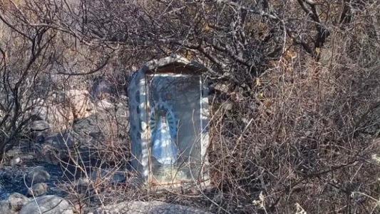 Hallaron en Capilla del Monte una Virgen de Luján intacta en medio de los incendios