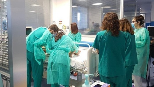 "Argentina no ha podido controlar la pandemia", alerta neurólogo