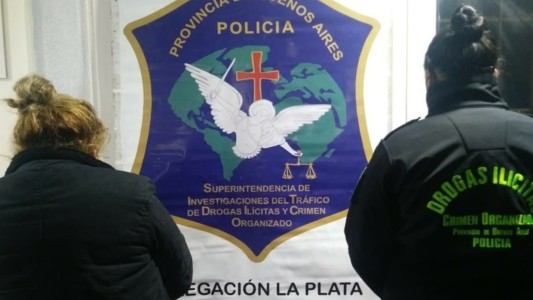 Una mujer hacía delivery de cocaína en bicicleta y tenía medio kilo en su casa