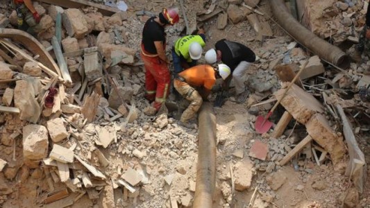 Un bebé podría estar vivo bajo los escombros un mes después de la explosión en Beirut