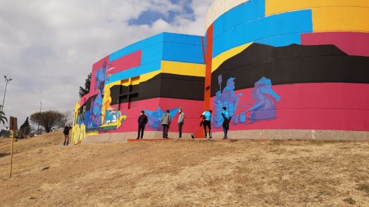 FOTOS: Todo el frente del CPC Pueyrredón ahora es un colorido mural gigante