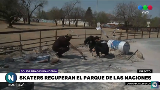 Amor por el deporte: jóvenes skaters remodelan la pista del Parque de las Naciones