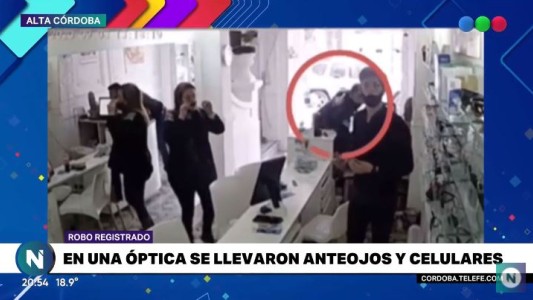 VIDEO: distrajeron al vendedor, robaron lentes de sol y celulares de una óptica