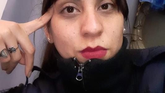 Balearon a una mujer policía y la salvó el celular