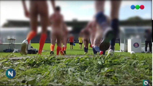 VIDEO: "El primer partido internacional nudista": Alemania y Holanda para protestar contra la FIFA