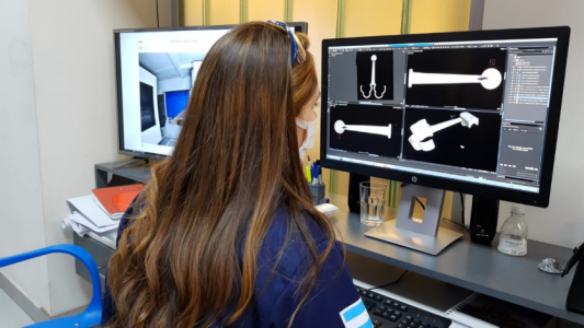 Autopartista reconvertida: hacen piezas para respiradores