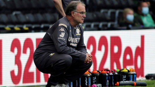 Bielsa confirmó que sigue en Leeds, el sábado debuta frente al Liverpool