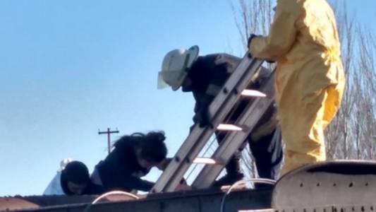 Sorprendente rescate de una nena atrapada en un vagón de tren