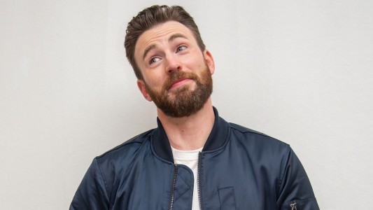 El mensaje de Chris Evans tras publicar una foto desnudo por error