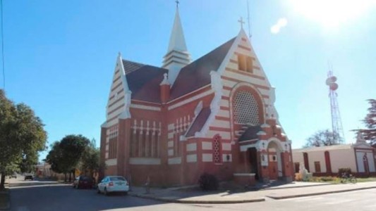 Tras la celebración de una misa sin el uso de barbijo, hay 22 contagiados y 900 aislados en Justiniano Posse