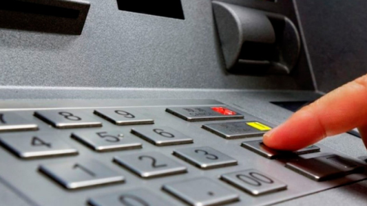 Extienden la suspensión del cobro de comisiones para operar en cajeros