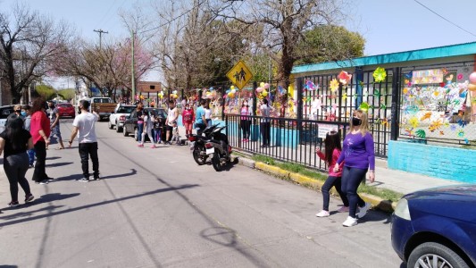 Limpiaron el basural y pintaron de colores el jardín de infantes