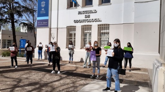 Apartan al profesor de Odontología acusado de cobrar para aprobar Microbiología