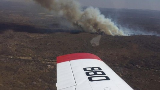 Incendios en Córdoba: bomberos combaten focos en las sierras